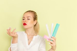 women muna depilación con hilo