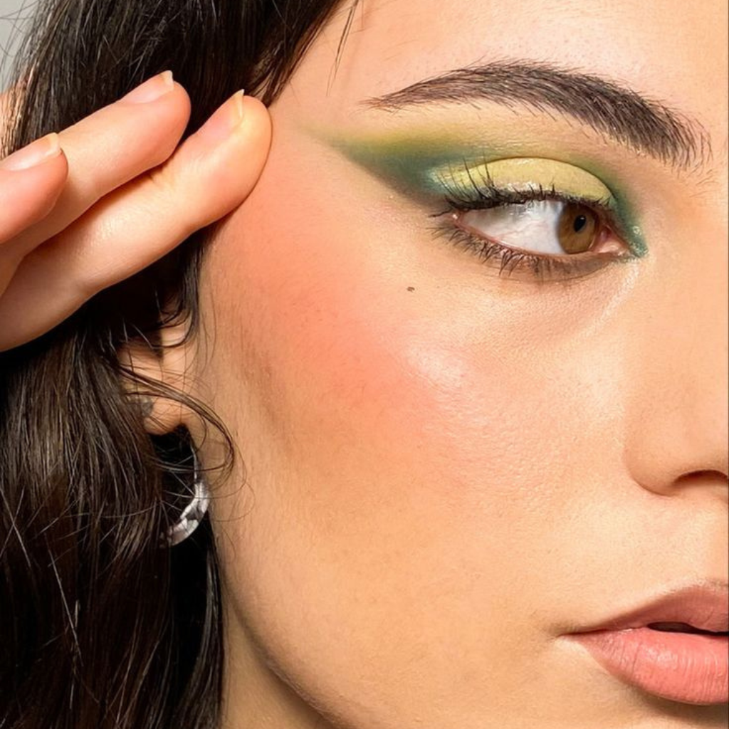 Tendencia Maquillaje 2024 Muna Depilación con Hilo